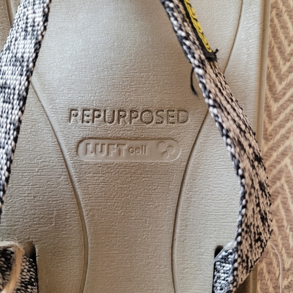 KEEN Harvest Flip Flop Black and Cream Web - Picture 5 of 7